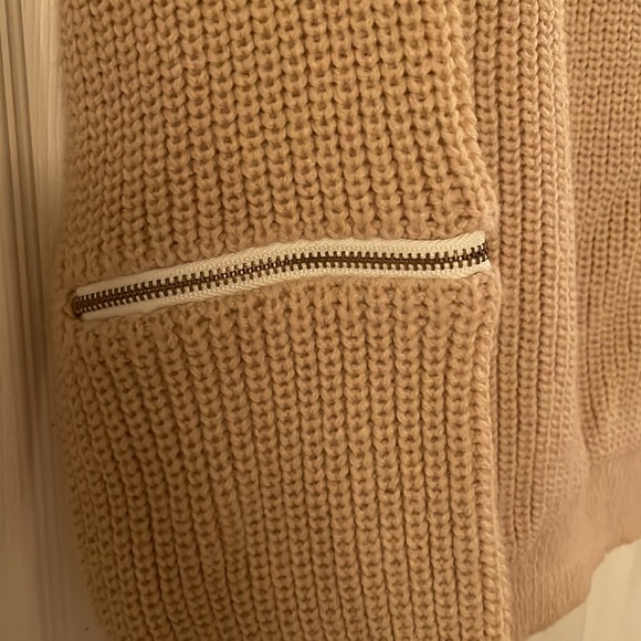 Tan knit sweater - Picture 2 of 4
